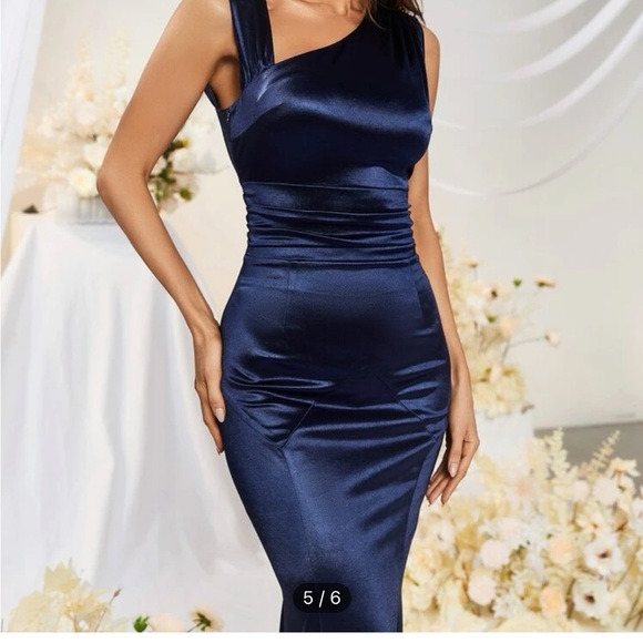 Beautiful navy dress.👗 - Picture 5 of 6